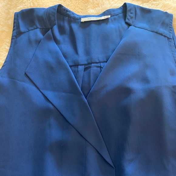 5/$25 Sleeveless V neck blouse - Picture 3 of 6